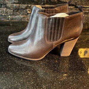 Womens MICHAEL KORS Shaw Dark Brown Ankle Boots.  Size 11